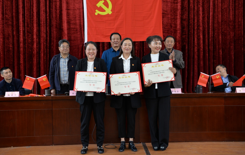知识竞赛颂奖.jpg